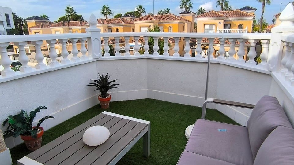 2 bedroom Villa for sale in Guardamar del Segura with pool - € 275,000 (Ref: 10130842)
