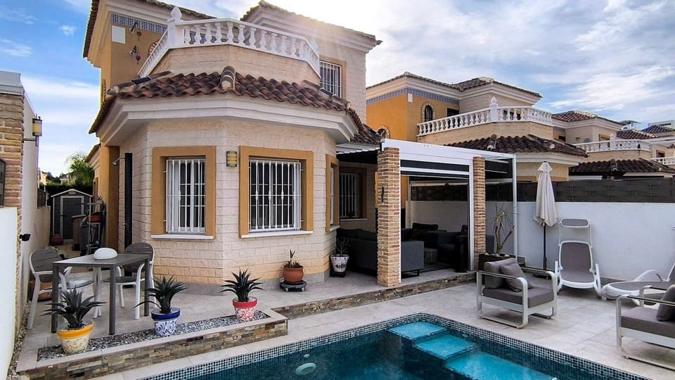 2 bedroom Villa for sale in Guardamar del Segura with pool - € 275,000 (Ref: 10130842)