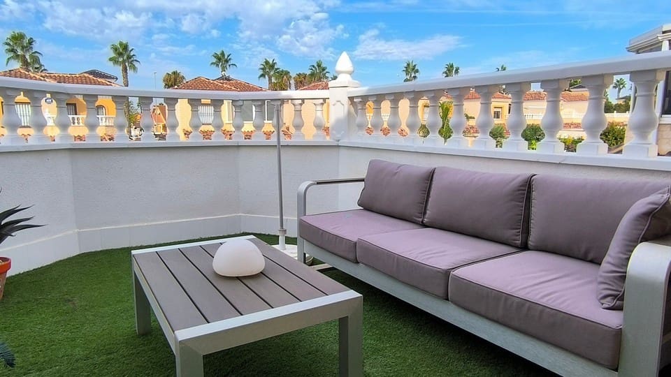 2 bedroom Villa for sale in Guardamar del Segura with pool - € 275,000 (Ref: 10130842)