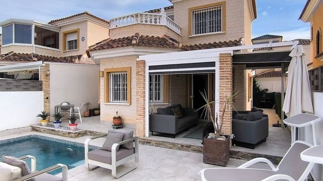 2 bedroom Villa for sale in Guardamar del Segura with pool - € 275,000 (Ref: 10130842)