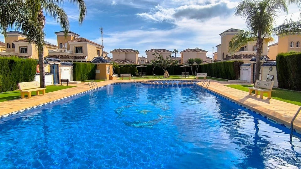 2 bedroom Villa for sale in Guardamar del Segura with pool - € 275,000 (Ref: 10130842)