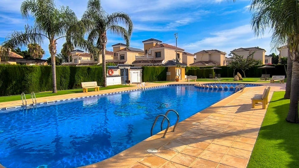 2 bedroom Villa for sale in Guardamar del Segura with pool - € 275,000 (Ref: 10130842)