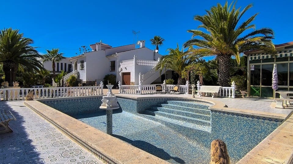 3 sypialnia Willa na sprzedaż w Ciudad Quesada z basenem garażem - 795 000 € (Ref: 10134885)