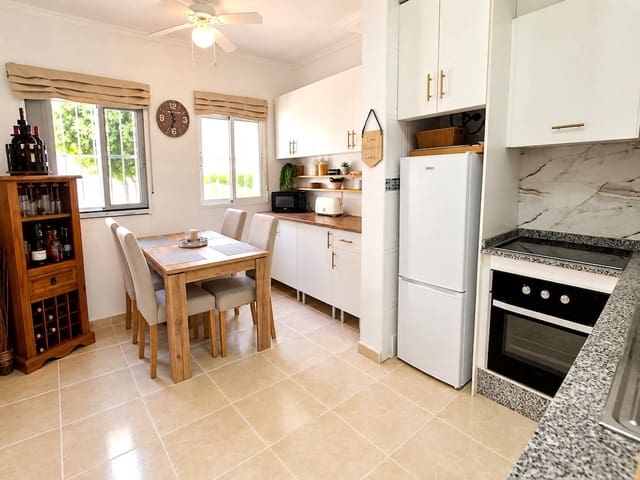 2 soverom Hus til salgs i Villamartin, Orihuela med svømmebasseng - € 179 500 (Ref: 10156181)