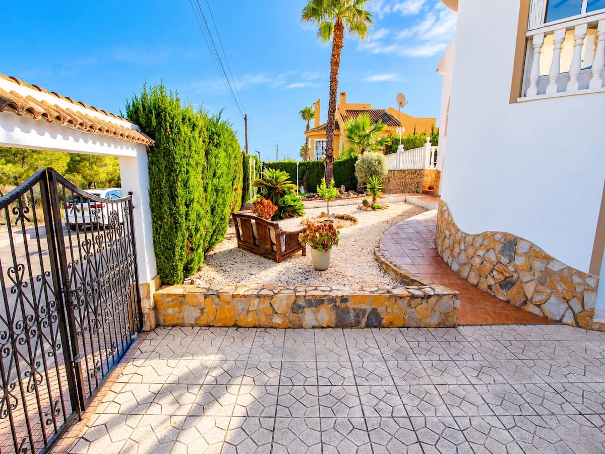 4 slaapkamer Villa te koop in Ciudad Quesada met zwembad garage - € 425.000 (Ref: 10156808)