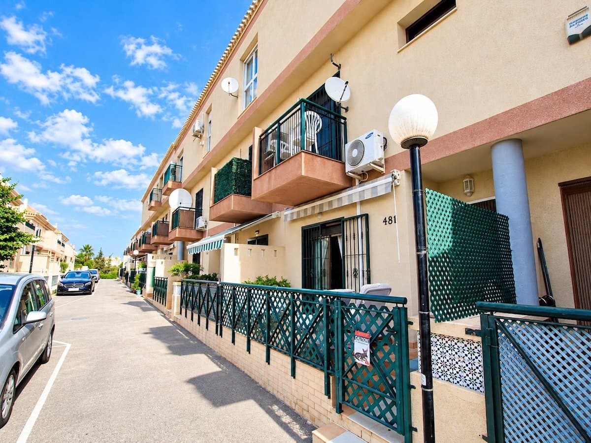 3 chambre Maison de Ville à vendre à Playa Flamenca avec piscine garage - 269 950 € (Ref: 10160284)