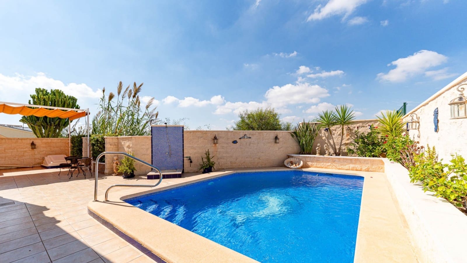 4 bedroom Villa for sale in Ciudad Quesada with pool garage - € 299,900 (Ref: 10163631)