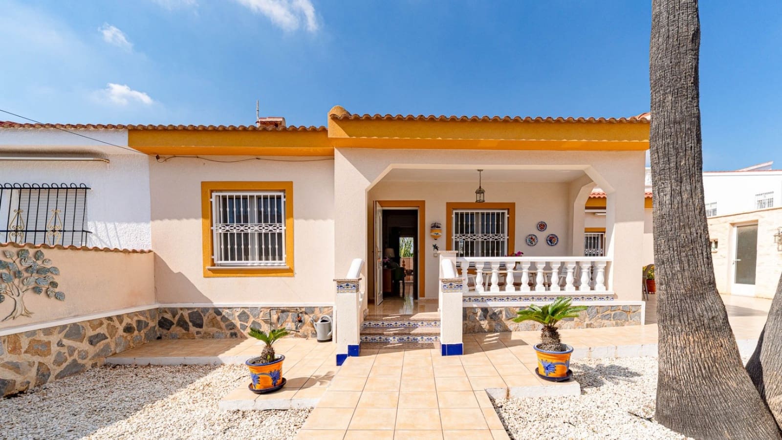 4 bedroom Villa for sale in Ciudad Quesada with pool garage - € 299,900 (Ref: 10163631)