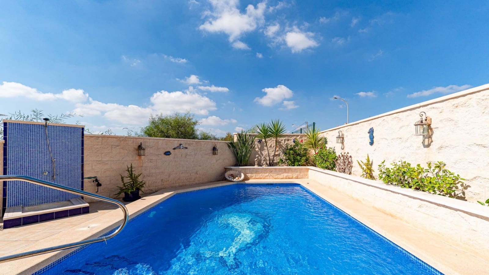 4 bedroom Villa for sale in Ciudad Quesada with pool garage - € 299,900 (Ref: 10163631)