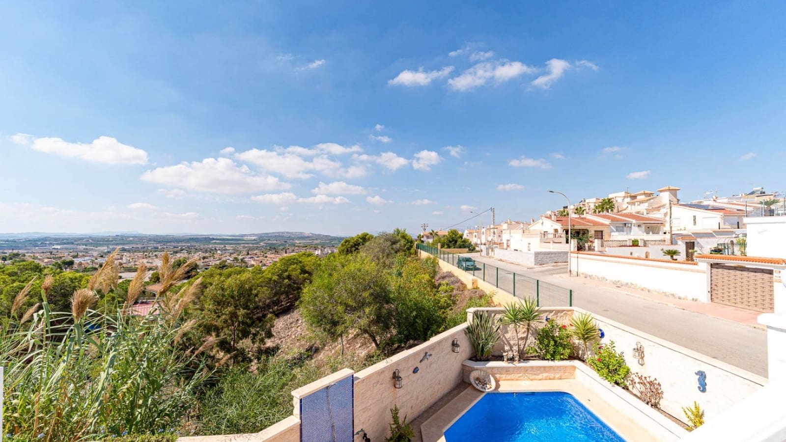 4 bedroom Villa for sale in Ciudad Quesada with pool garage - € 299,900 (Ref: 10163631)