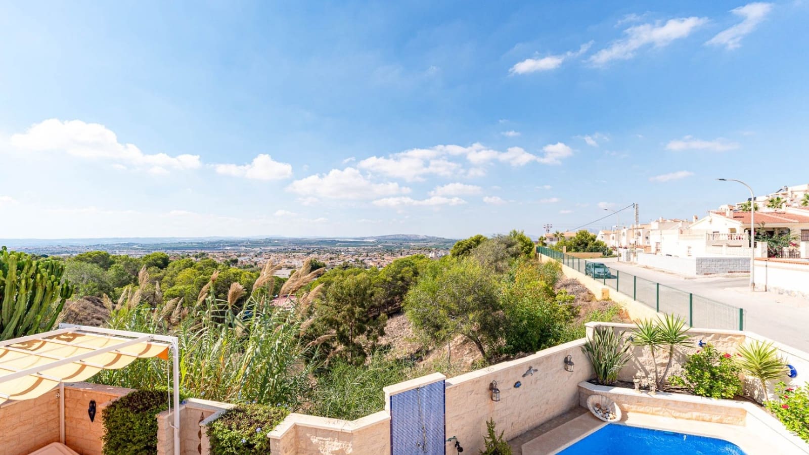 4 bedroom Villa for sale in Ciudad Quesada with pool garage - € 299,900 (Ref: 10163631)
