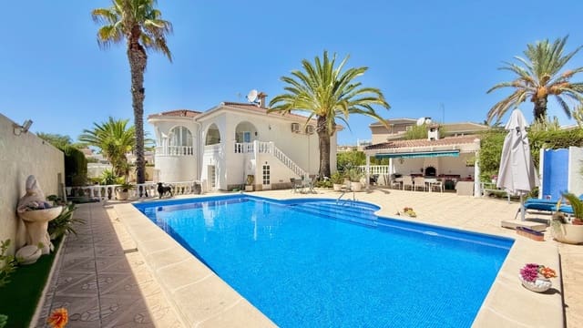 4 bedroom Villa for sale in Ciudad Quesada, Rojales with pool garage - € 690,000 (Ref: 10163632)