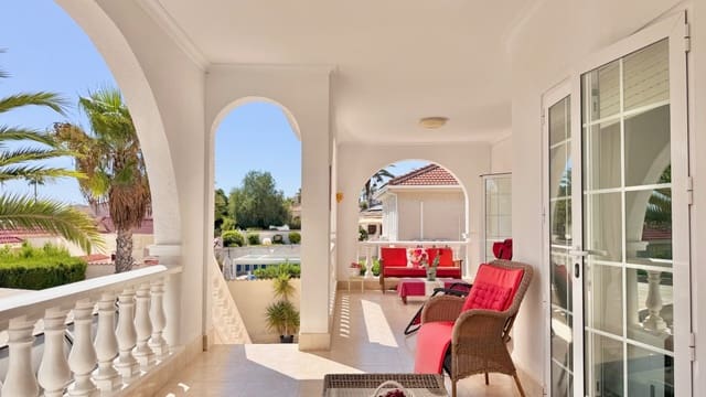 4 bedroom Villa for sale in Ciudad Quesada, Rojales with pool garage - € 690,000 (Ref: 10163632)