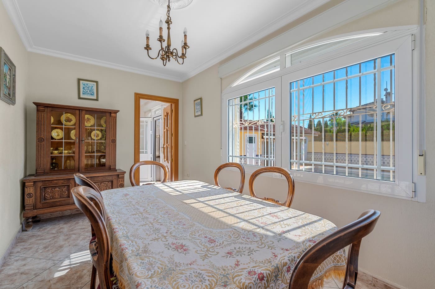 7 slaapkamer Villa te koop in Ciudad Quesada met zwembad garage - € 649.000 (Ref: 10167545)
