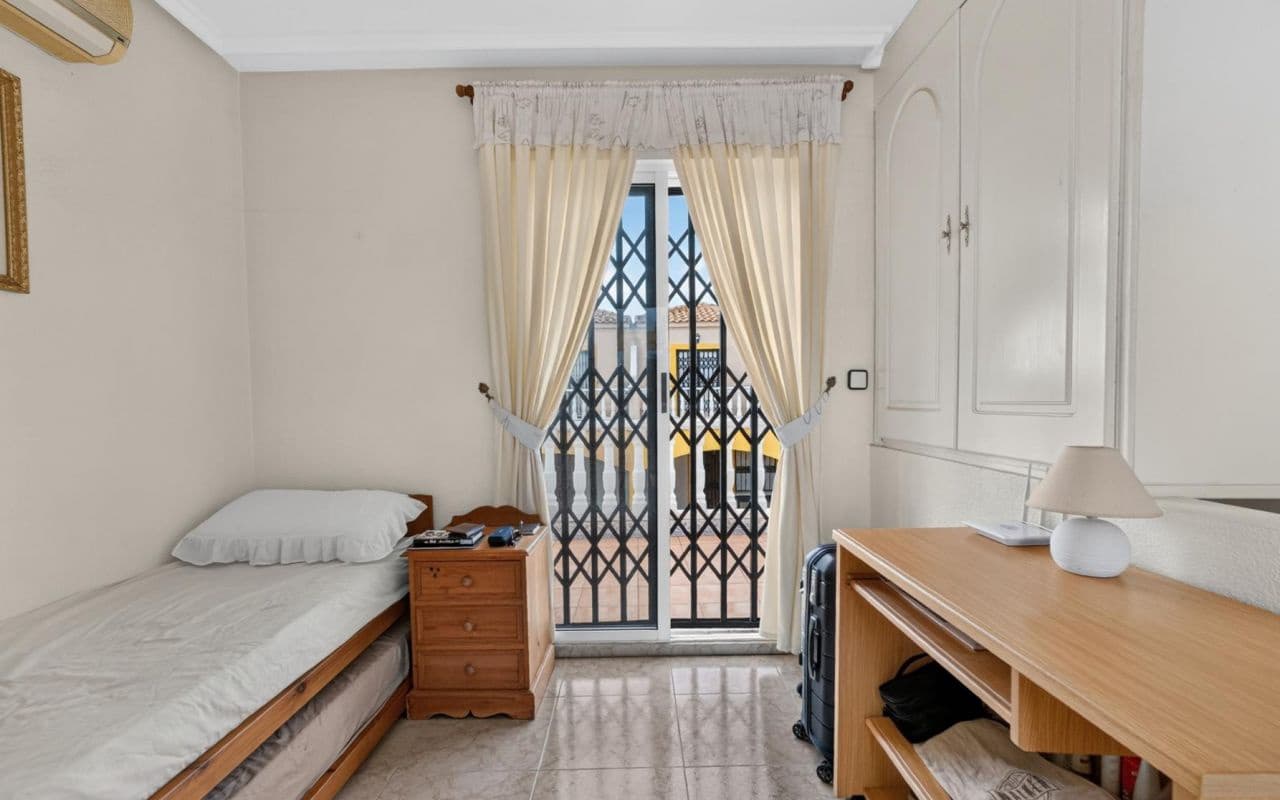 3 bedroom Terraced Villa for sale in Orihuela Costa with pool garage - € 215,000 (Ref: 10169041)