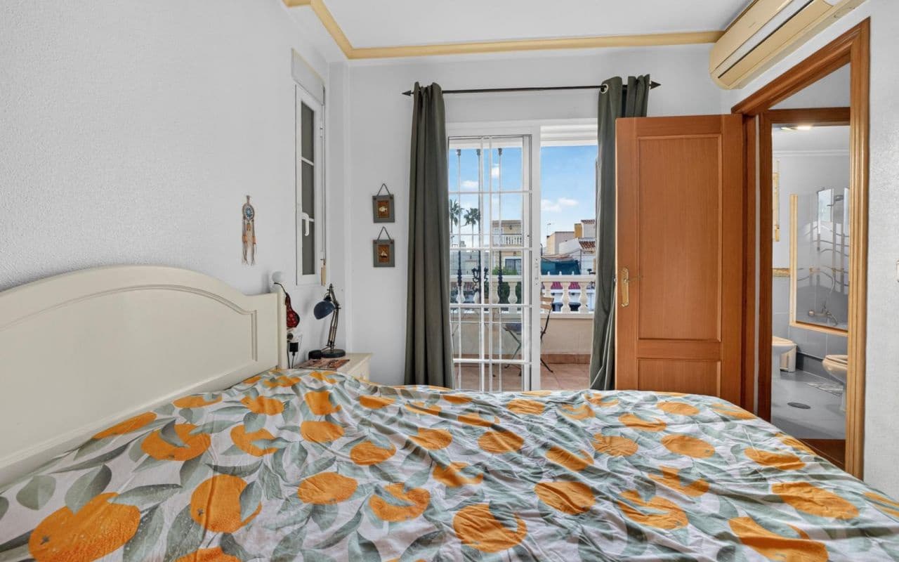 3 soveværelse Byhus til salg i Playa Flamenca med swimmingpool garage - € 219.000 (Ref: 10169338)
