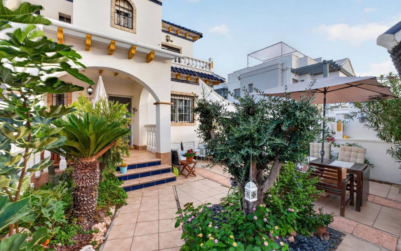 3 soveværelse Byhus til salg i Playa Flamenca med swimmingpool garage - € 219.000 (Ref: 10169338)