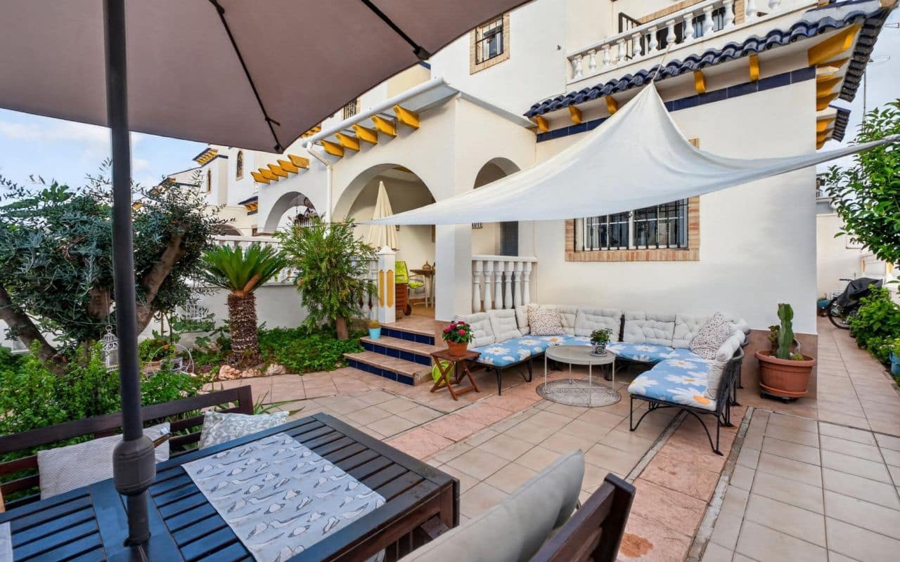 3 soveværelse Byhus til salg i Playa Flamenca med swimmingpool garage - € 219.000 (Ref: 10169338)