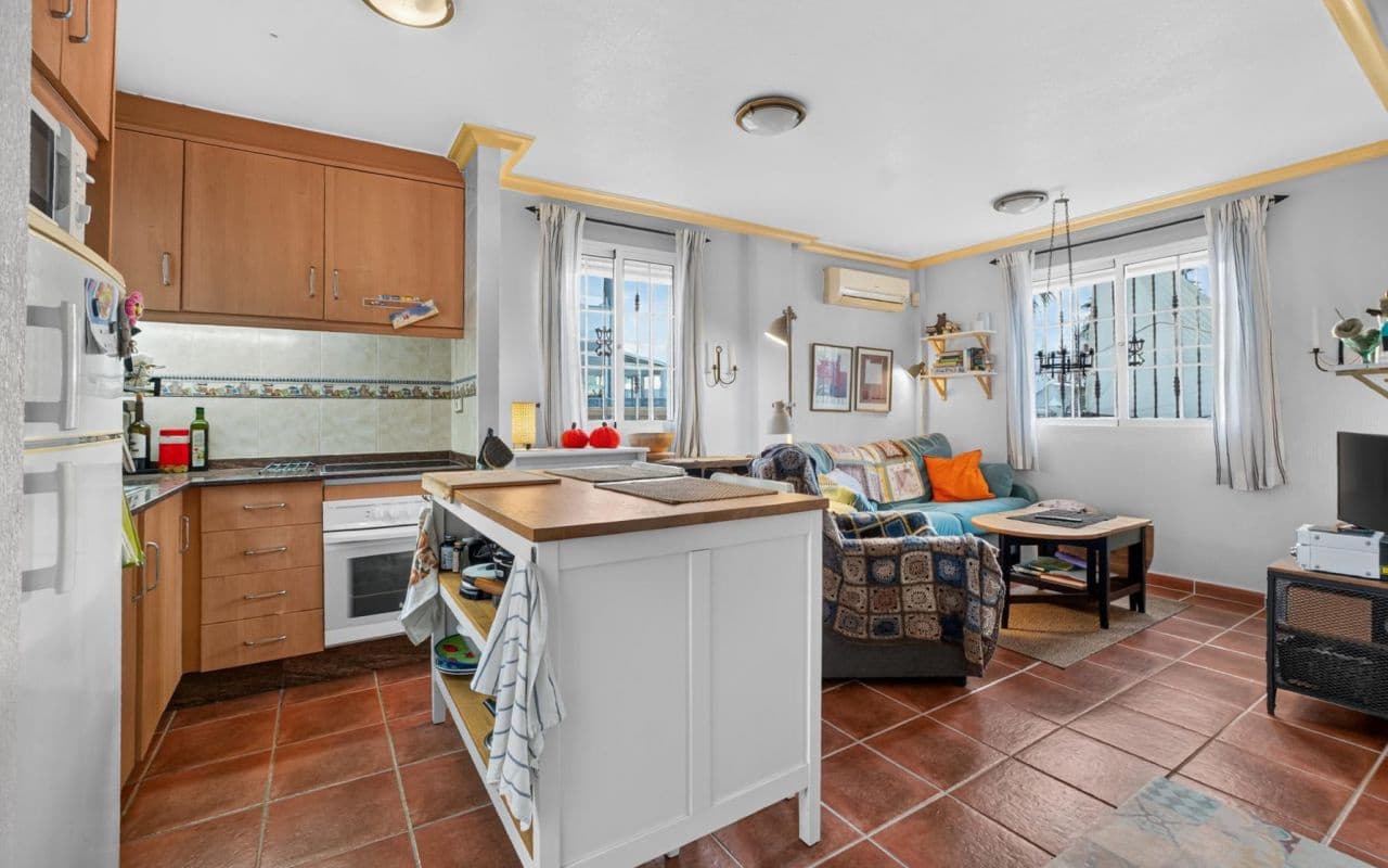 3 soveværelse Byhus til salg i Playa Flamenca med swimmingpool garage - € 219.000 (Ref: 10169338)