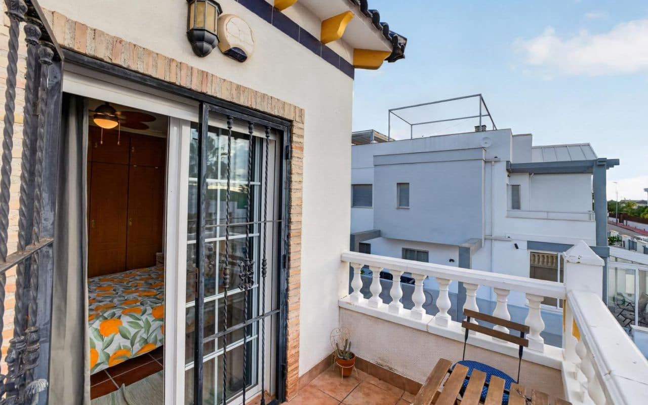 3 soveværelse Byhus til salg i Playa Flamenca med swimmingpool garage - € 219.000 (Ref: 10169338)