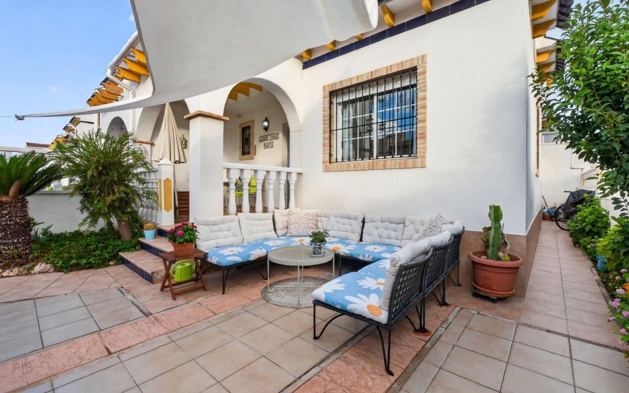 3 soveværelse Byhus til salg i Playa Flamenca med swimmingpool garage - € 219.000 (Ref: 10169338)