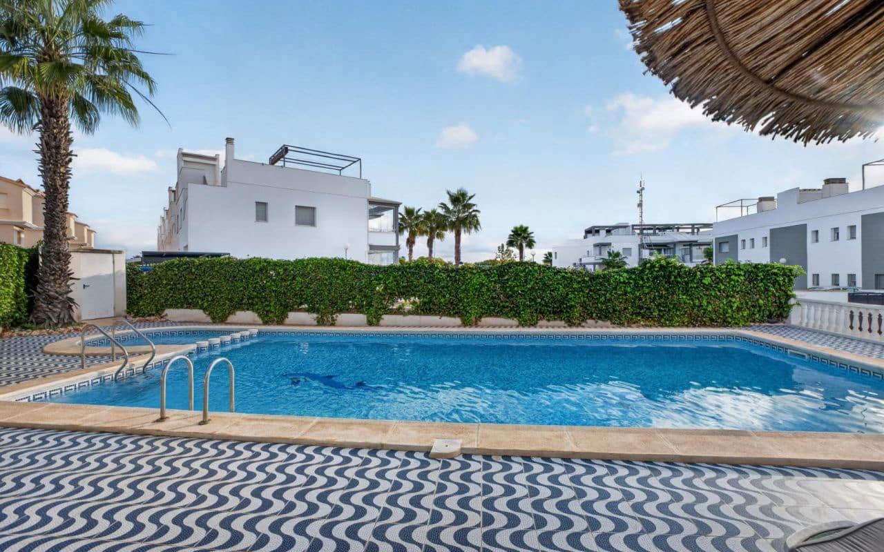 3 soveværelse Byhus til salg i Playa Flamenca med swimmingpool garage - € 219.000 (Ref: 10169338)