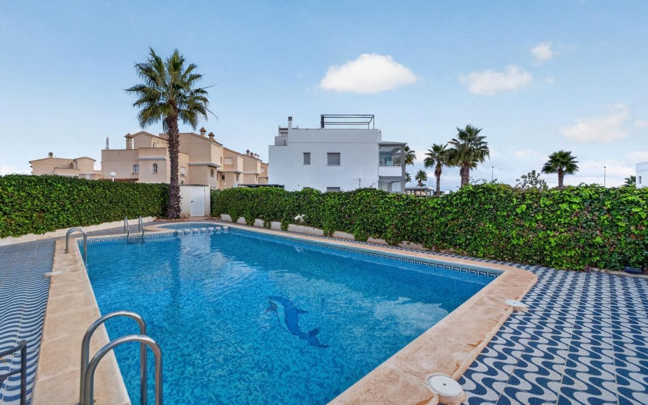3 soveværelse Byhus til salg i Playa Flamenca med swimmingpool garage - € 219.000 (Ref: 10169338)