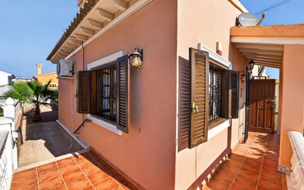 2 soveværelse Villa til salg i Playa Flamenca med garage - € 269.000 (Ref: 10169339)