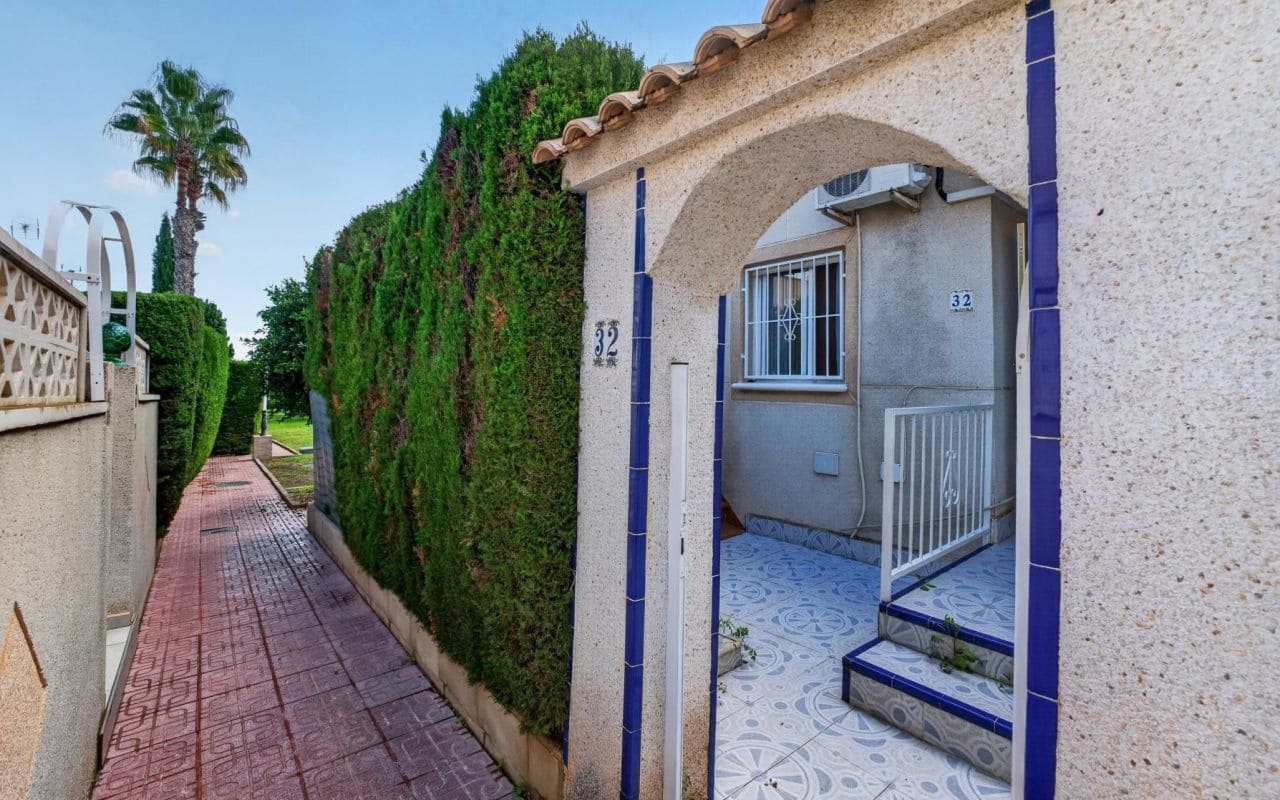 2 soverom Bungalow til salgs i Orihuela Costa med svømmebasseng - € 165 000 (Ref: 10169340)