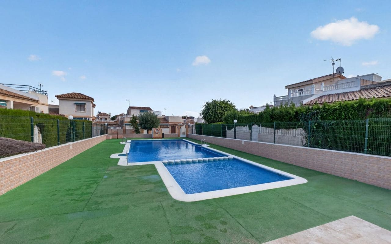 2 soverom Bungalow til salgs i Orihuela Costa med svømmebasseng - € 165 000 (Ref: 10169340)