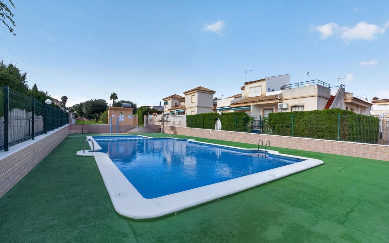 2 soverom Bungalow til salgs i Orihuela Costa med svømmebasseng - € 165 000 (Ref: 10169340)