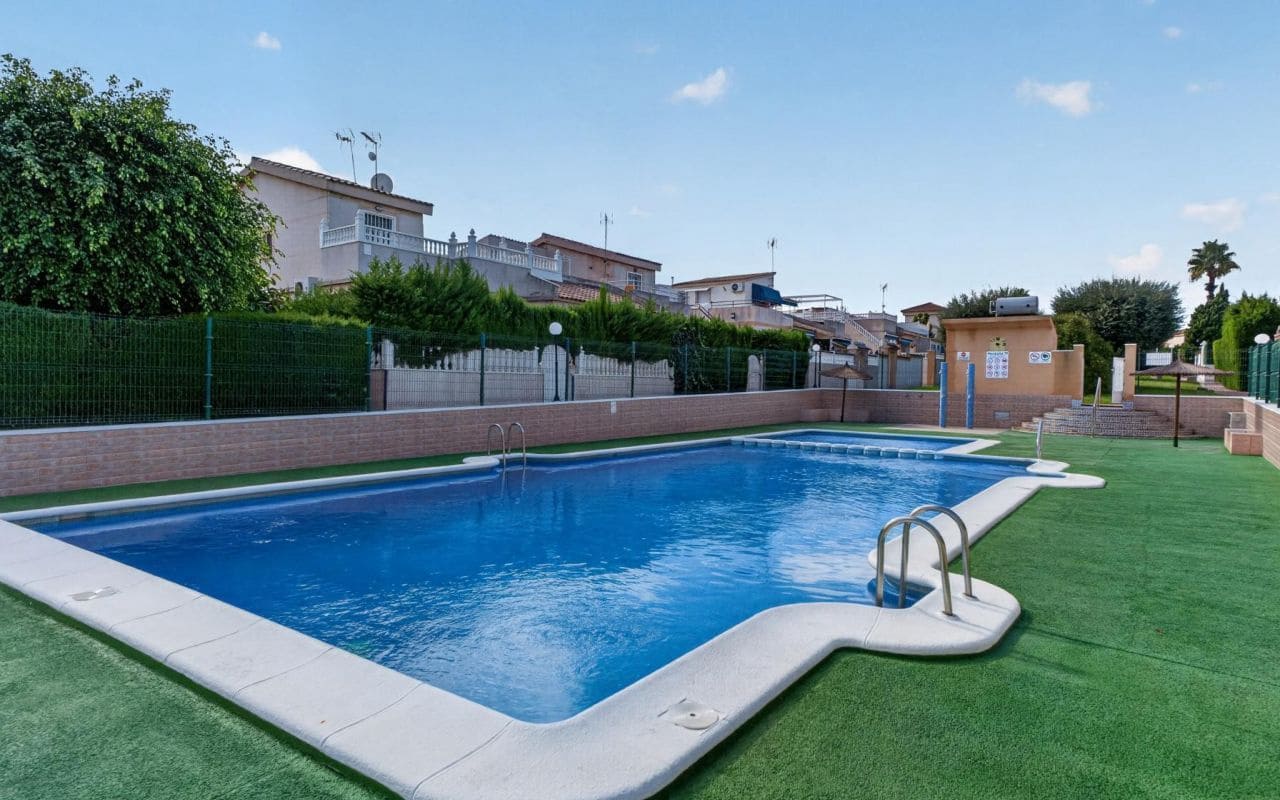 2 soverom Bungalow til salgs i Orihuela Costa med svømmebasseng - € 165 000 (Ref: 10169340)