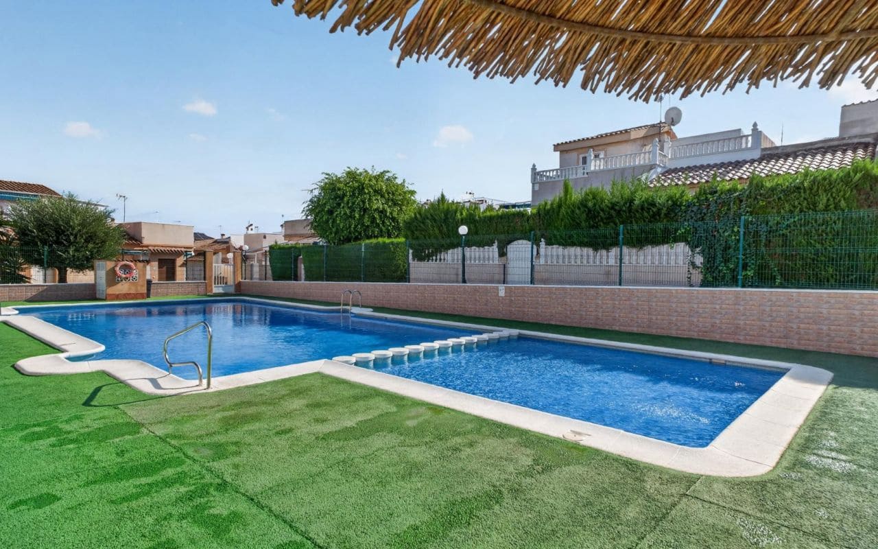 2 soverom Bungalow til salgs i Orihuela Costa med svømmebasseng - € 165 000 (Ref: 10169340)