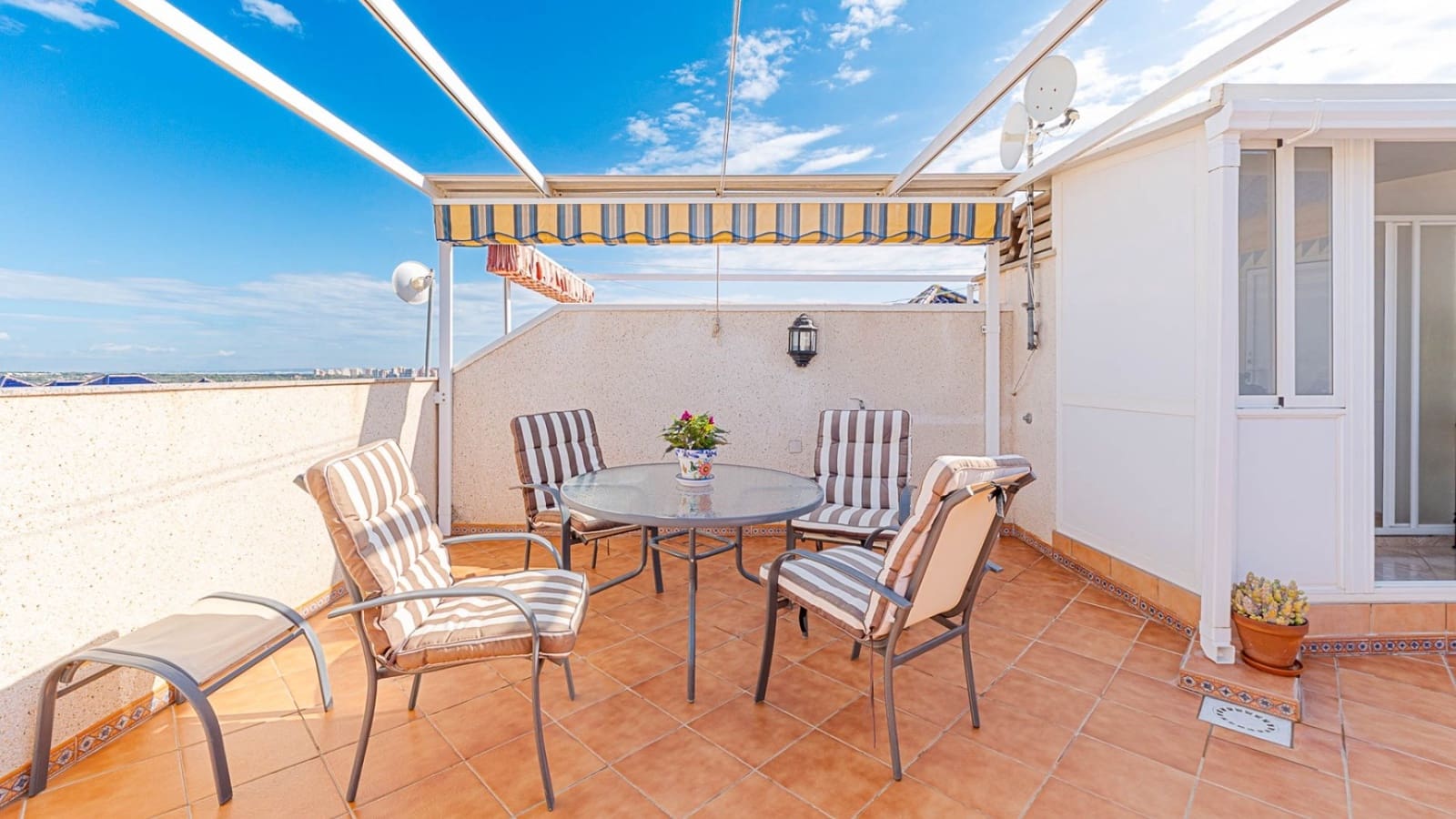 2 Zimmer Apartment zu verkaufen in Guardamar del Segura mit Pool Garage - 190.000 € (Ref: 10175495)