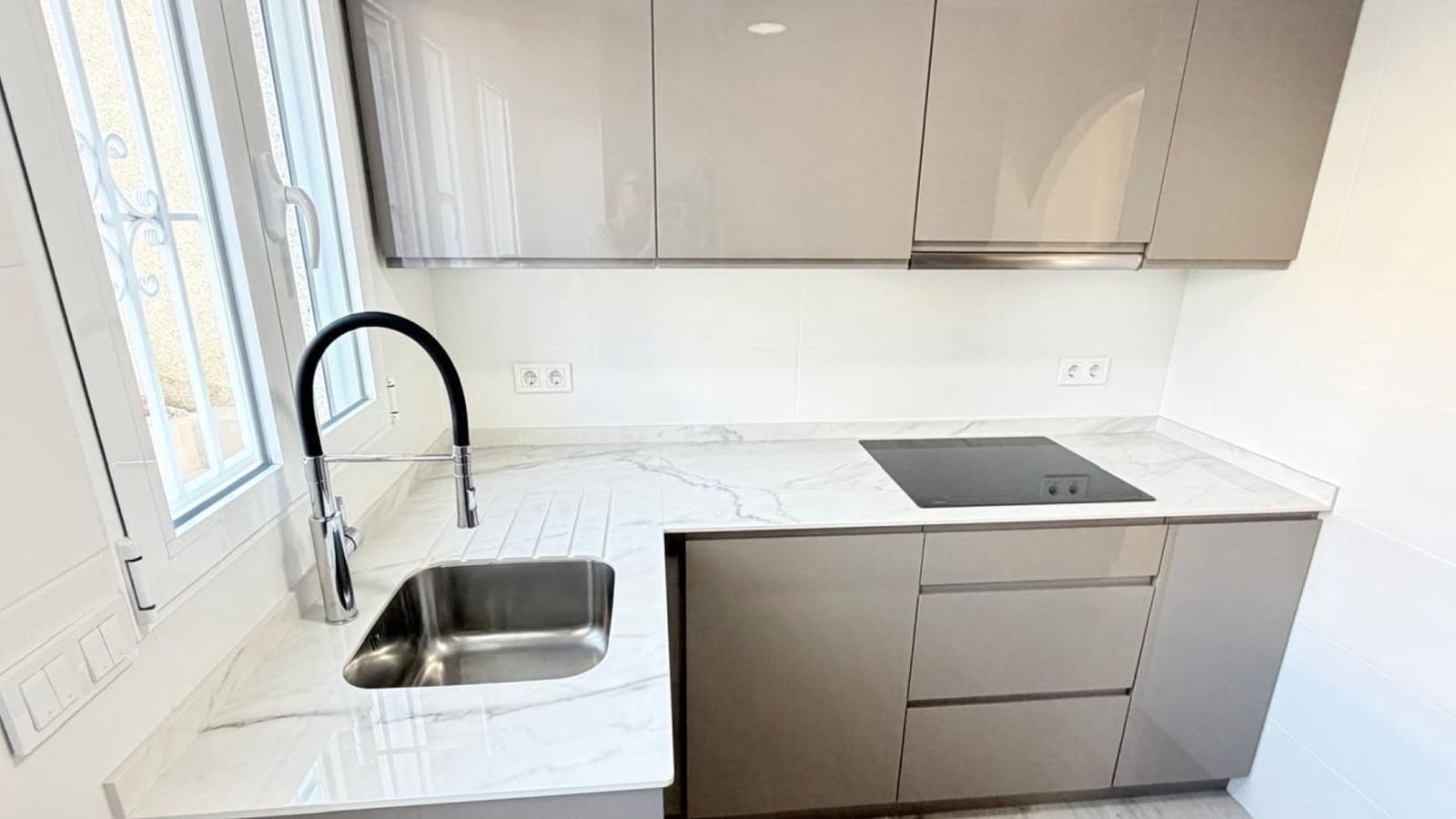 3 soverom Kjedet enebolig til salgs i Ciudad Quesada med svømmebasseng garasje - € 289 000 (Ref: 10175927)
