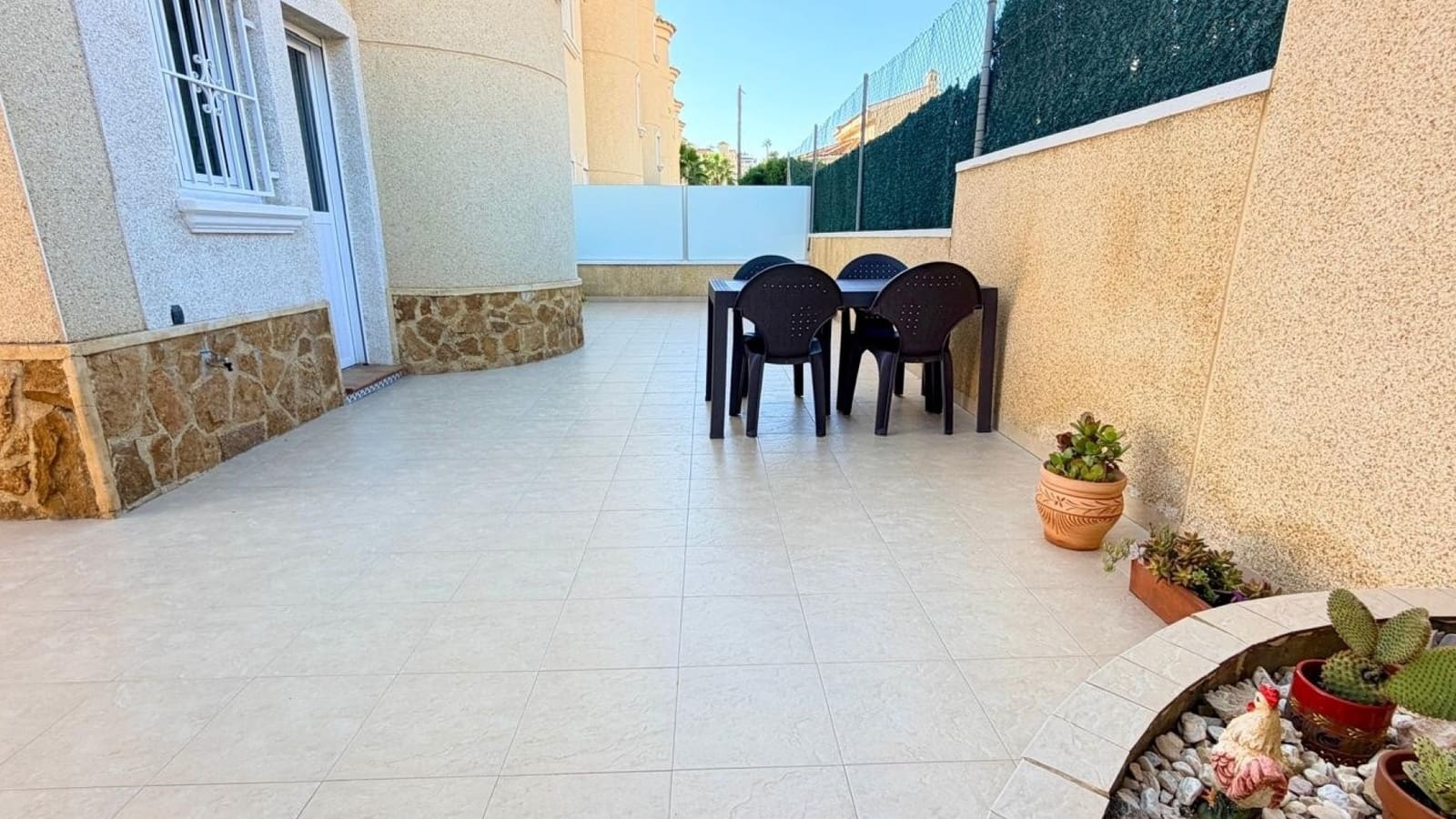 3 soverom Kjedet enebolig til salgs i Ciudad Quesada med svømmebasseng garasje - € 289 000 (Ref: 10175927)