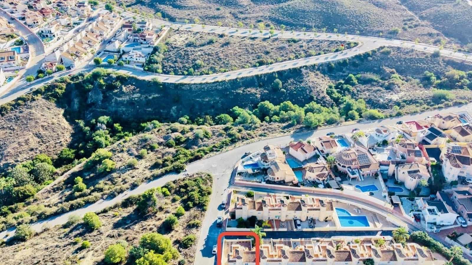 3 soverom Kjedet enebolig til salgs i Ciudad Quesada med svømmebasseng garasje - € 289 000 (Ref: 10175927)