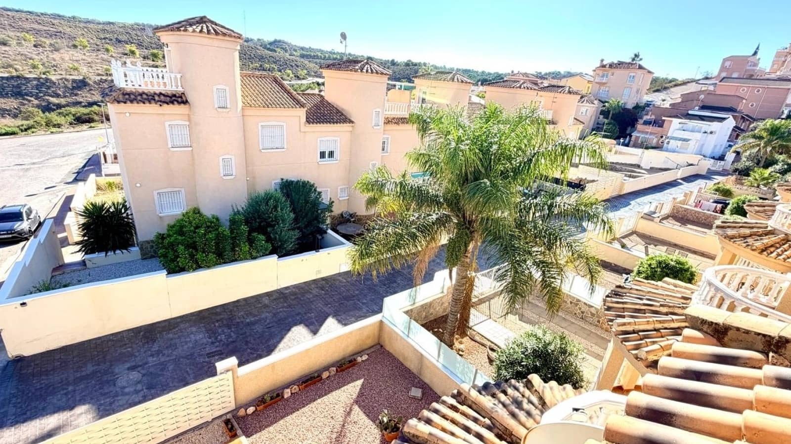 3 soverom Kjedet enebolig til salgs i Ciudad Quesada med svømmebasseng garasje - € 289 000 (Ref: 10175927)