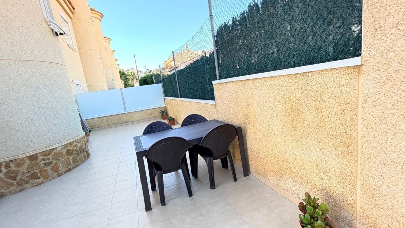 3 soverom Kjedet enebolig til salgs i Ciudad Quesada med svømmebasseng garasje - € 289 000 (Ref: 10175927)