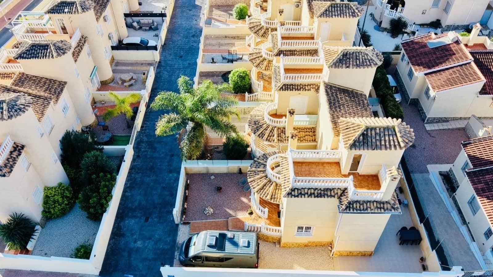 3 soverom Kjedet enebolig til salgs i Ciudad Quesada med svømmebasseng garasje - € 289 000 (Ref: 10175927)