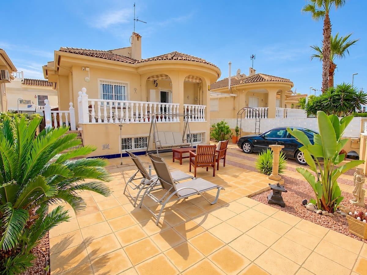 Chalet de 4 habitaciones en Benimar en venta con piscina garaje - 315.000 € (Ref: 10177677)