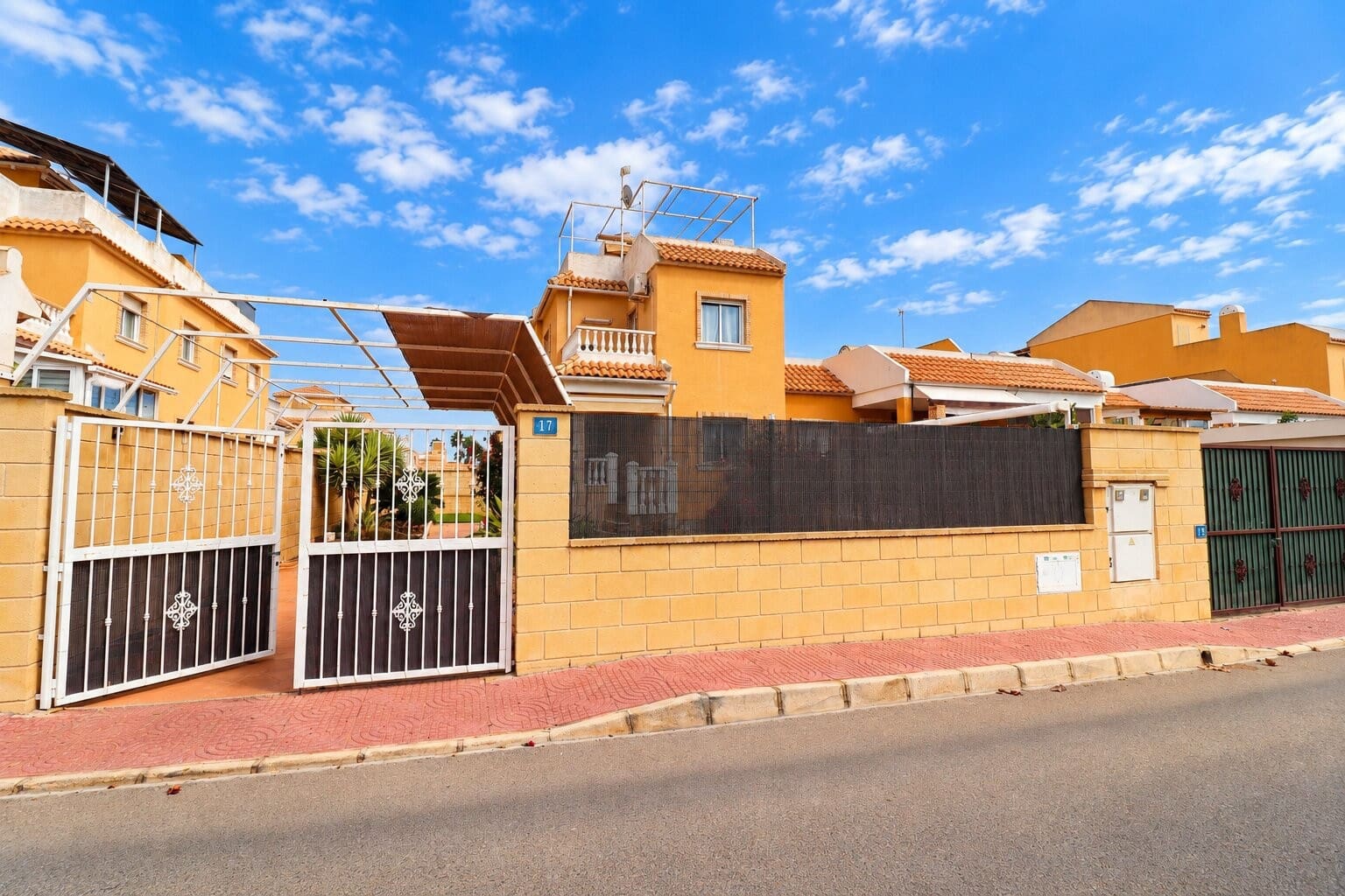 Adosado de 3 habitaciones en Ciudad Quesada en venta con piscina garaje - 250.000 € (Ref: 10187541)