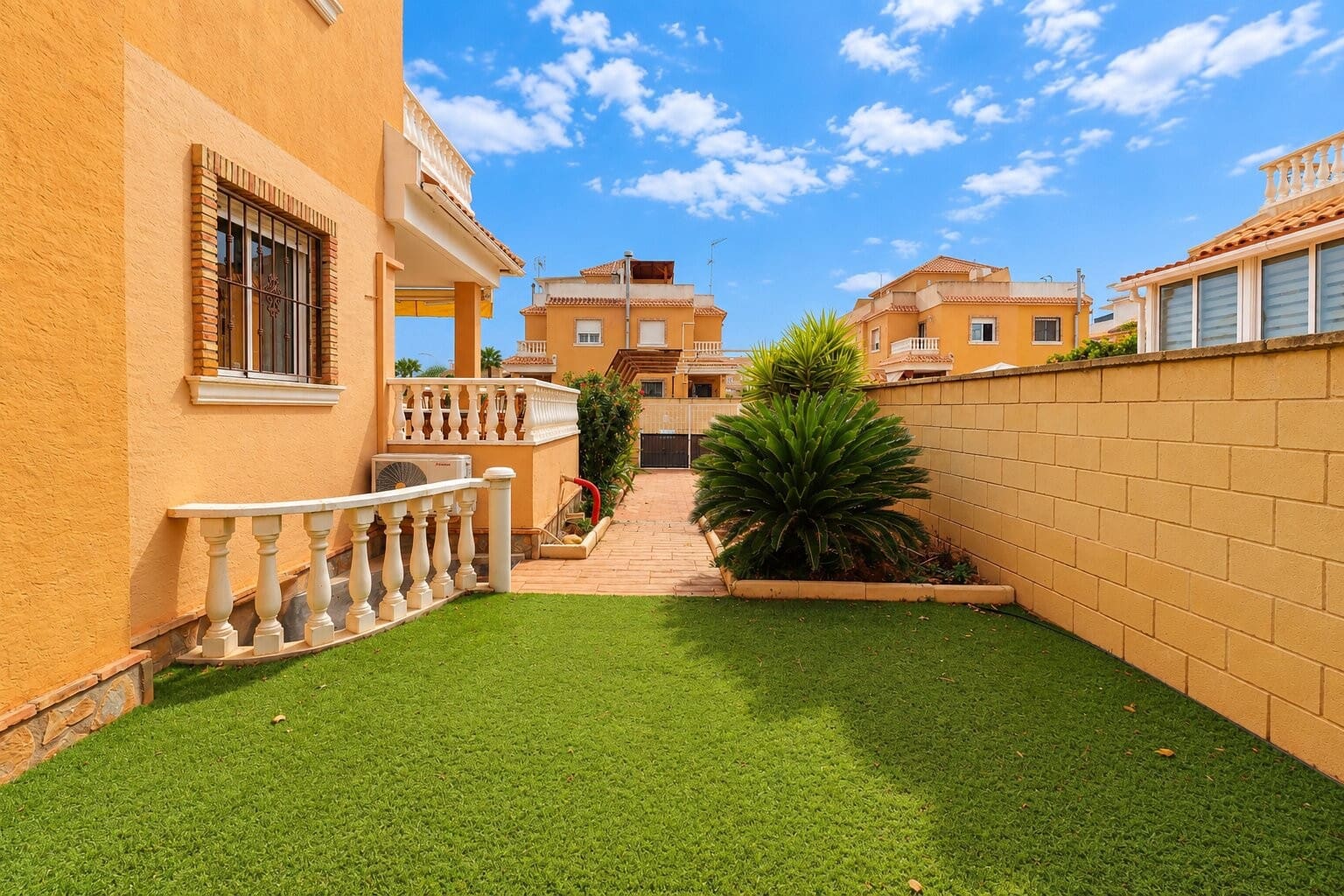 Adosado de 3 habitaciones en Ciudad Quesada en venta con piscina garaje - 250.000 € (Ref: 10187541)