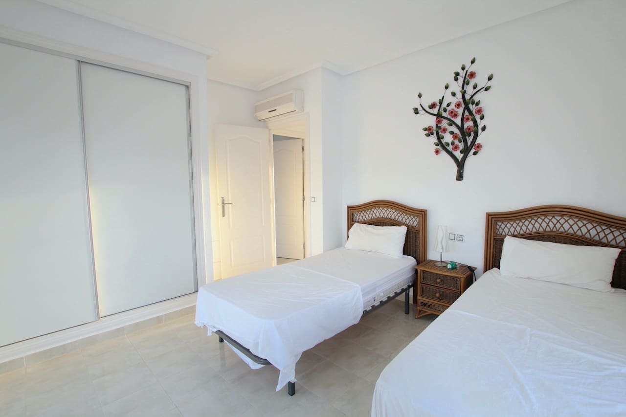 4 bedroom Villa for sale in Ciudad Quesada with pool garage - € 425,000 (Ref: 7313020)