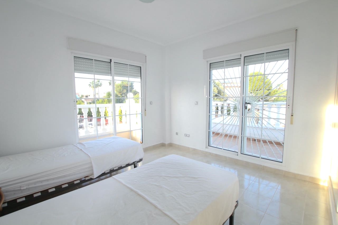 4 bedroom Villa for sale in Ciudad Quesada with pool garage - € 425,000 (Ref: 7313020)