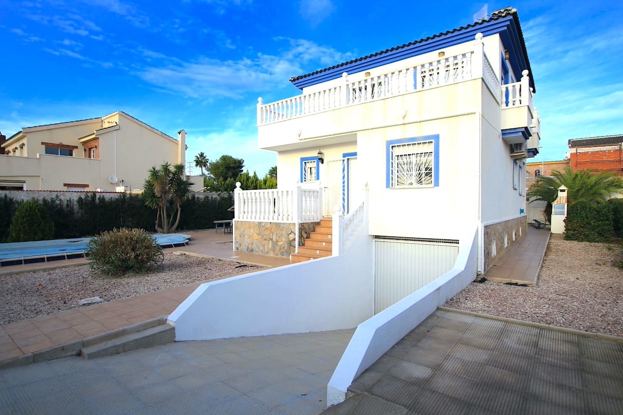 4 bedroom Villa for sale in Ciudad Quesada with pool garage - € 425,000 (Ref: 7313020)