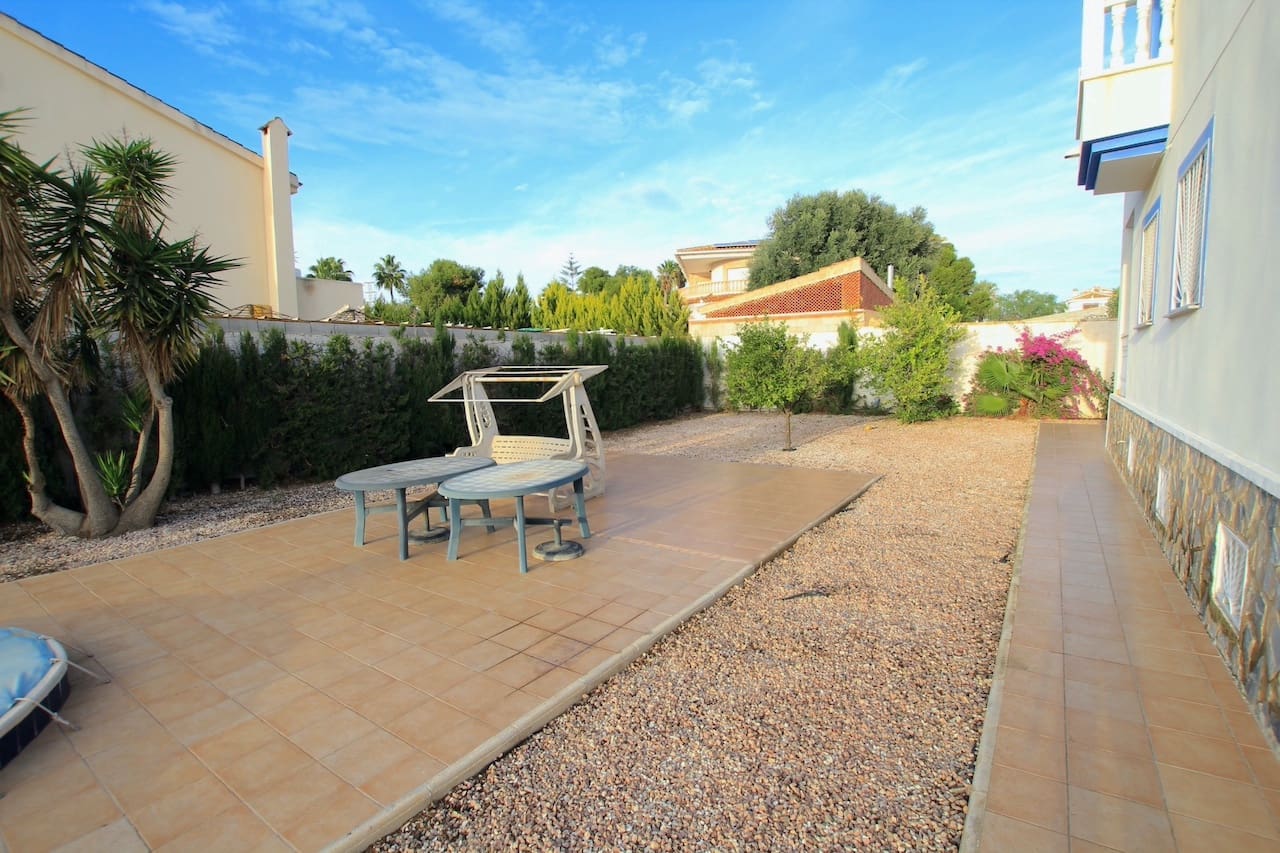 4 bedroom Villa for sale in Ciudad Quesada with pool garage - € 425,000 (Ref: 7313020)