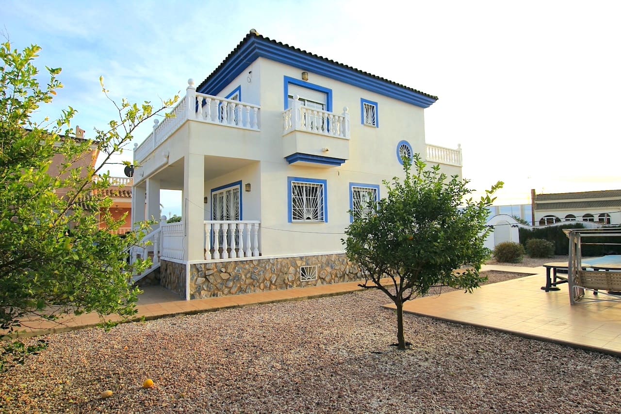 4 bedroom Villa for sale in Ciudad Quesada with pool garage - € 425,000 (Ref: 7313020)