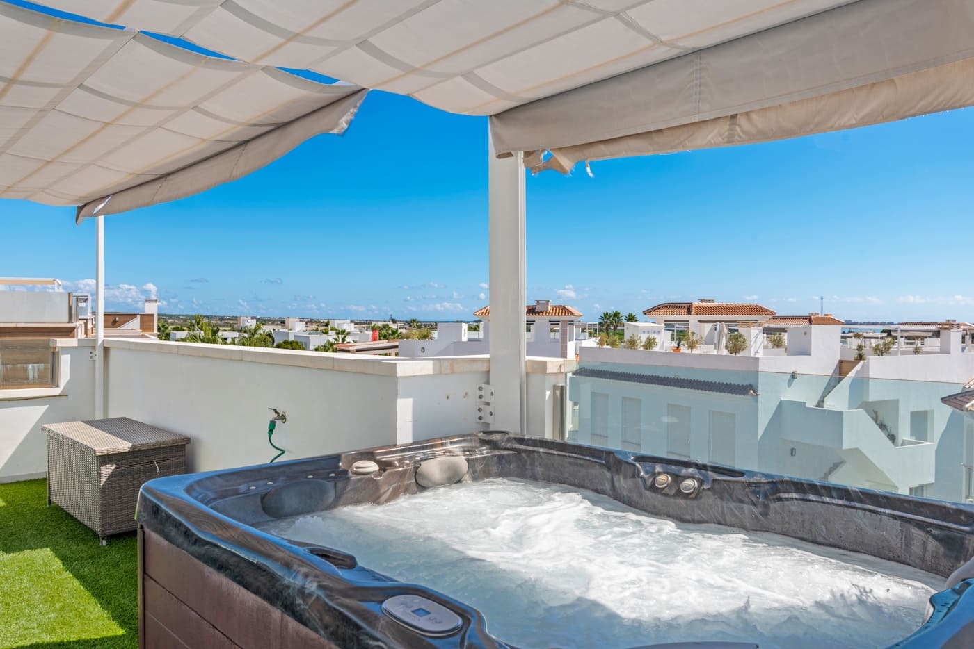 4 soveværelse Semi-Rækkehus til salg i Ciudad Quesada med swimmingpool - € 380.000 (Ref: 8649028)