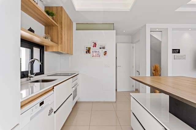 4 soveværelse Semi-Rækkehus til salg i Ciudad Quesada, Rojales med swimmingpool - € 380.000 (Ref: 8649028)